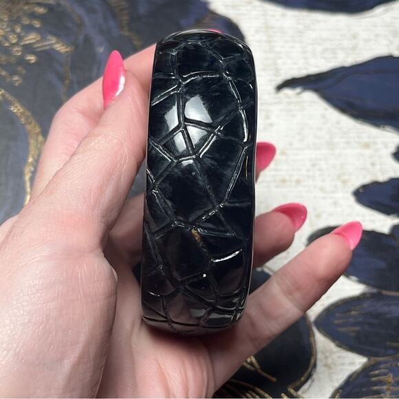 Vintage Rare Black Bakelite Textured Chunky Bangle Bracelet Crackle Effect D3 - Picture 5 of 16